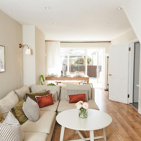 Ser Ar Y Bryn- Lovely Family Home With Garden, Walk To The Village And Beach サンダースフット エクステリア 写真