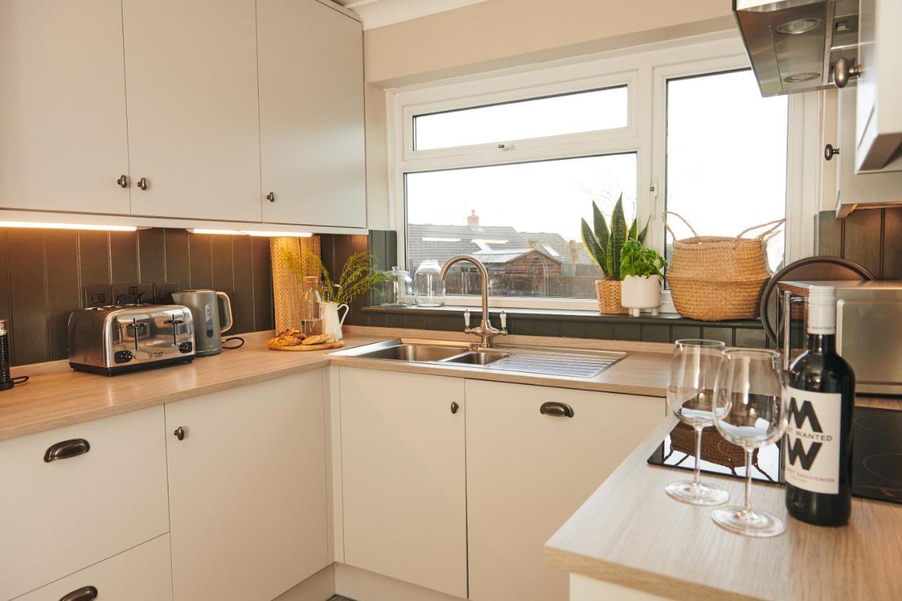 Ser Ar Y Bryn- Lovely Family Home With Garden, Walk To The Village And Beach サンダースフット エクステリア 写真
