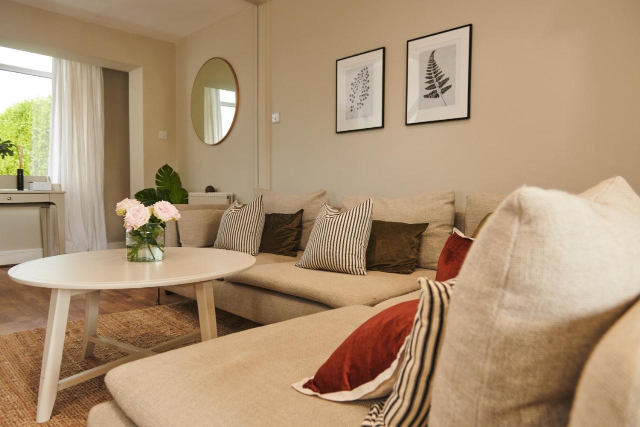 Ser Ar Y Bryn- Lovely Family Home With Garden, Walk To The Village And Beach サンダースフット エクステリア 写真