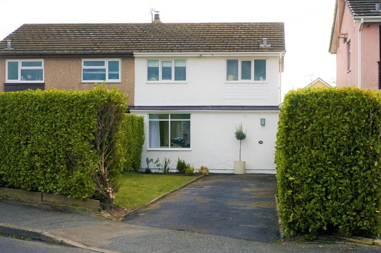 Ser Ar Y Bryn- Lovely Family Home With Garden, Walk To The Village And Beach サンダースフット エクステリア 写真