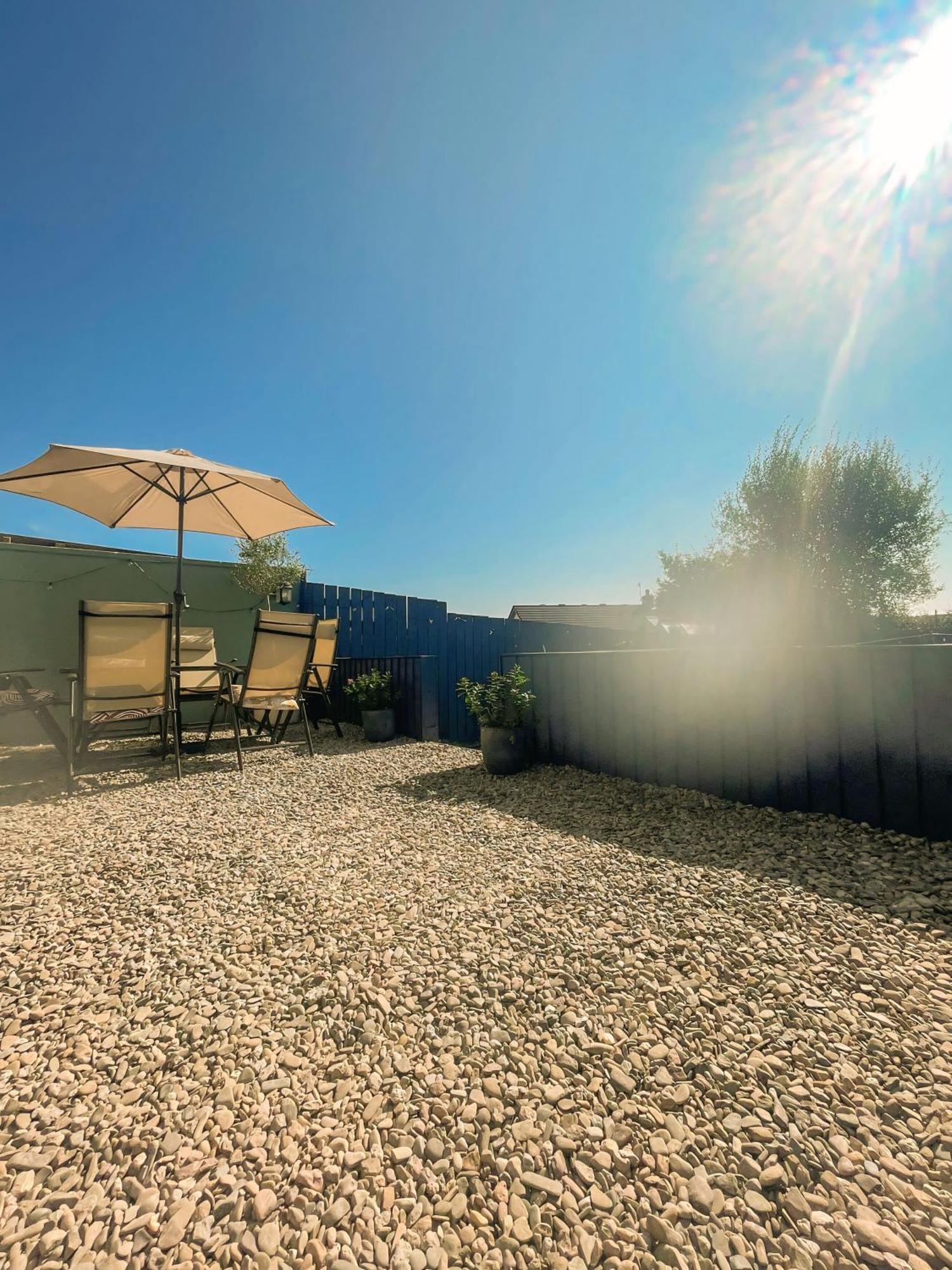 Ser Ar Y Bryn- Lovely Family Home With Garden, Walk To The Village And Beach サンダースフット エクステリア 写真